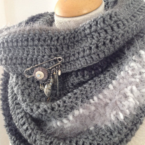 Grand snood col écharpe femme - tricoté main - coloris gris irisé beige - très doux et chaud en mohair