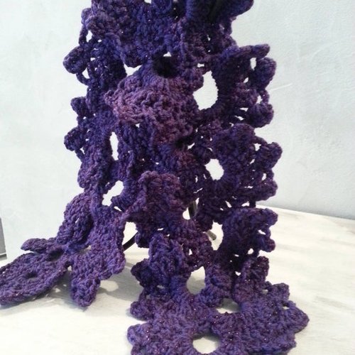 Echarpe violette et violet métal