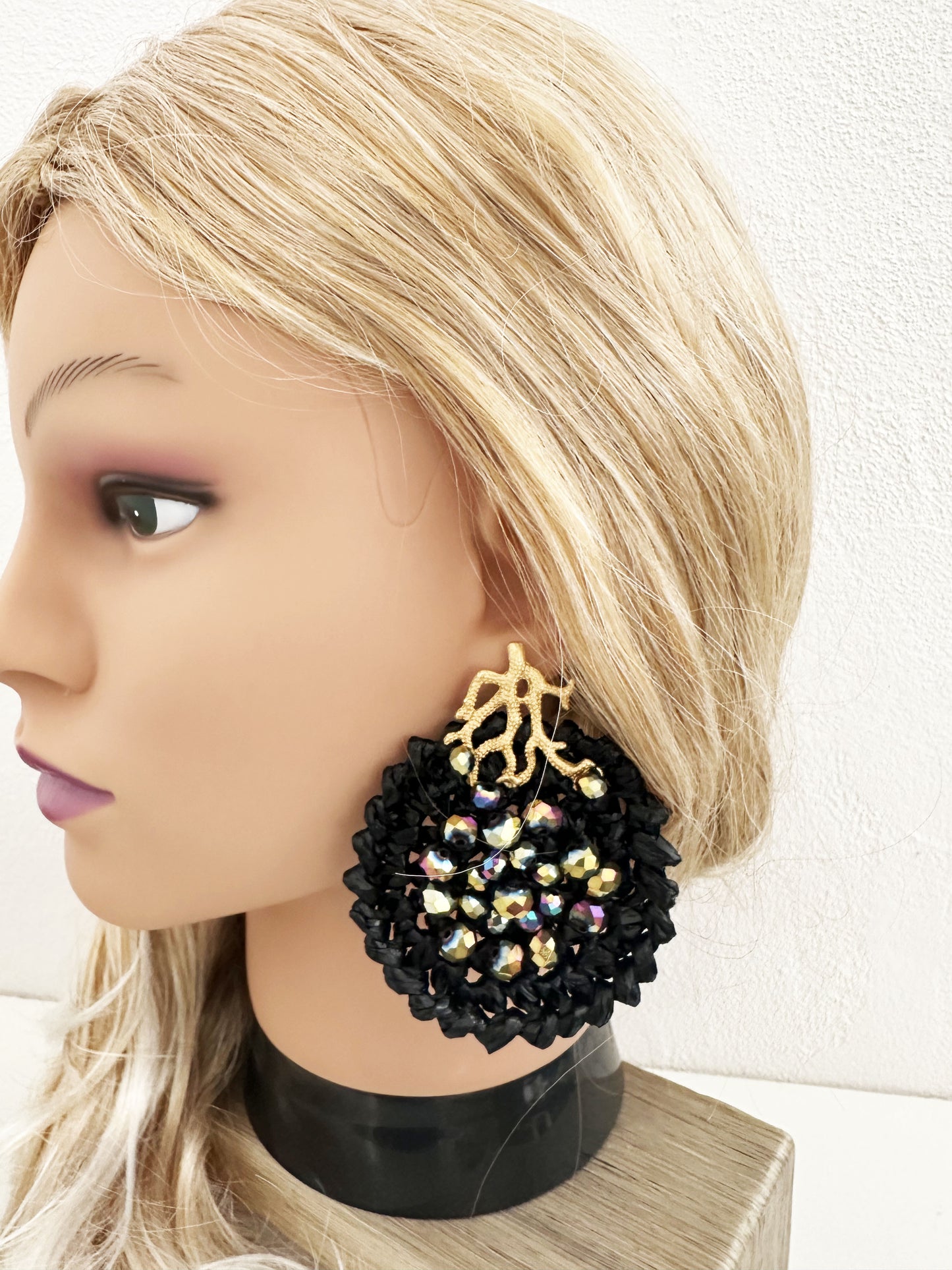 Sac pochette en Raphia Noir  et perles en cristal de Swarovski