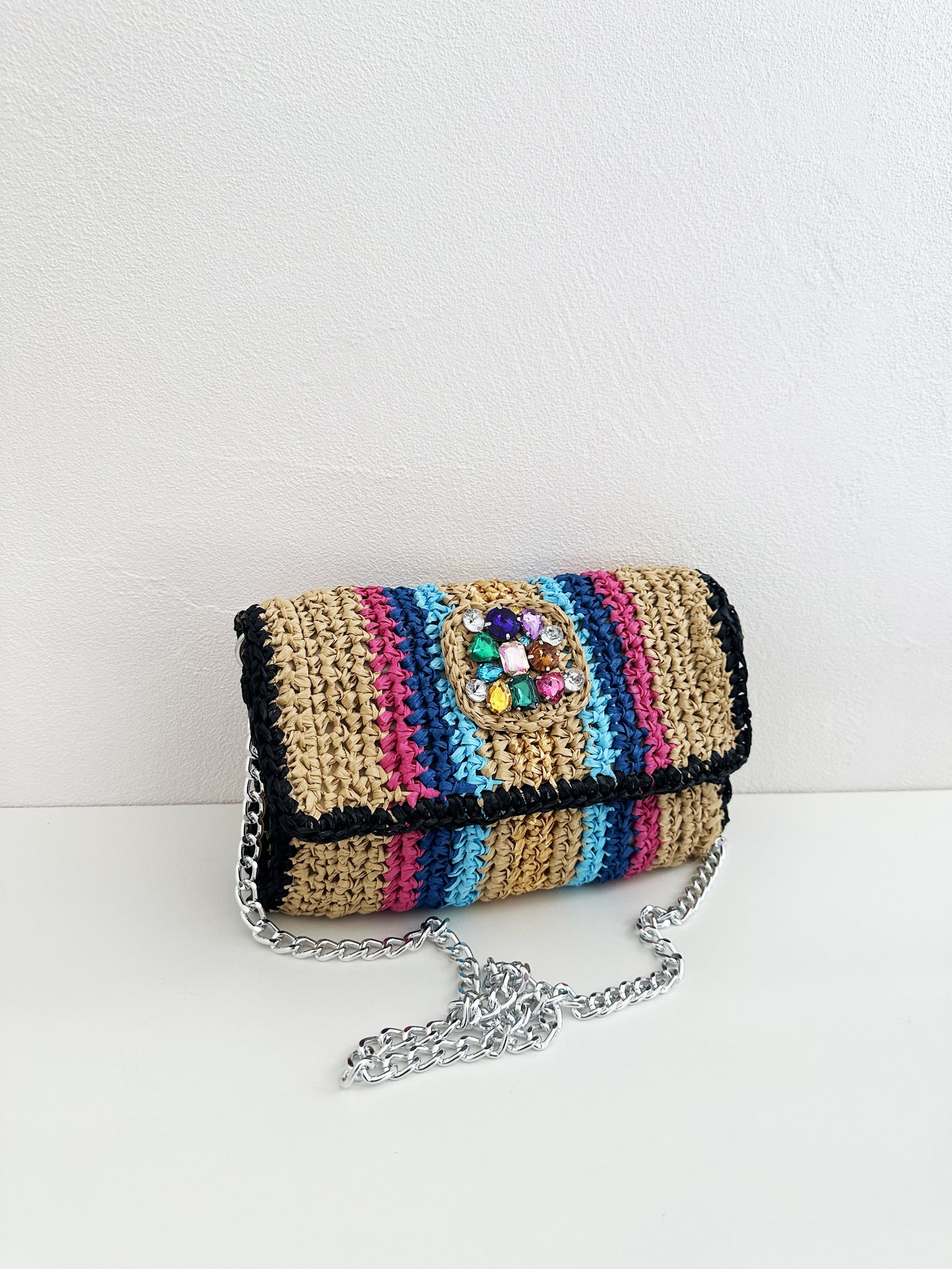 Sac pochette Multicolore en raphia et cabochon de pierres