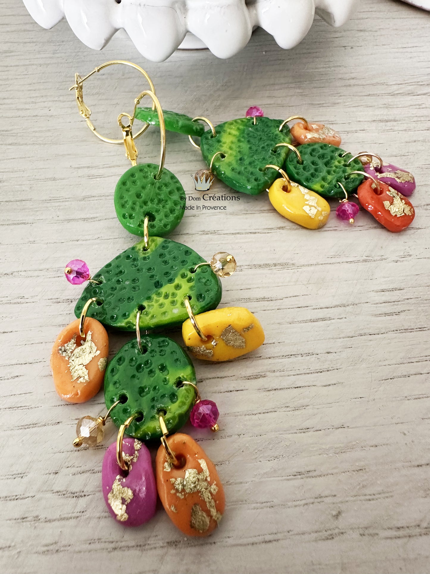 Boucles d’oreilles cactus en acier avec perles polymère et résine, boucles d'oreilles dorées à l'or fin
