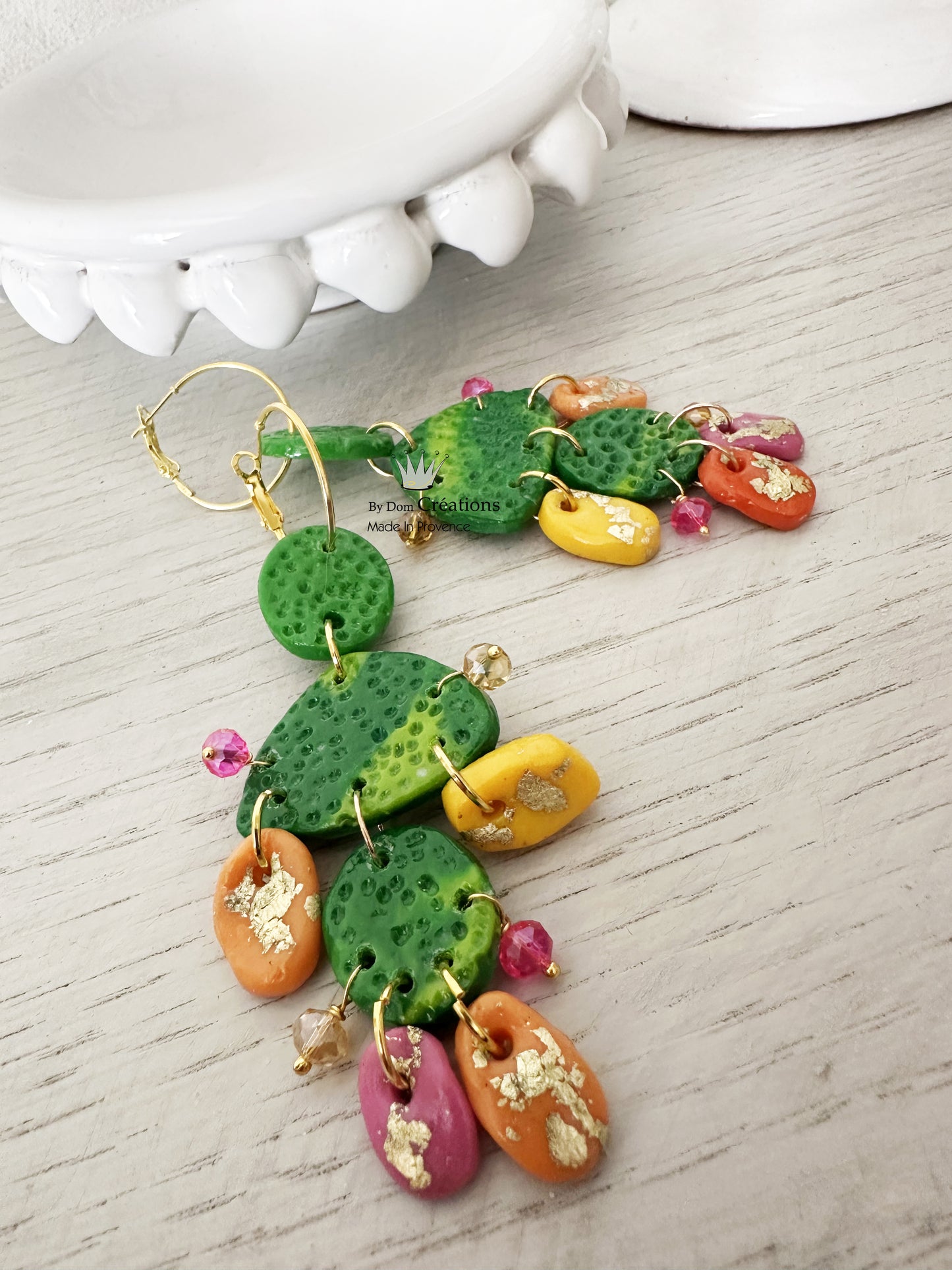 Boucles d’oreilles cactus en acier avec perles polymère et résine, boucles d'oreilles dorées à l'or fin